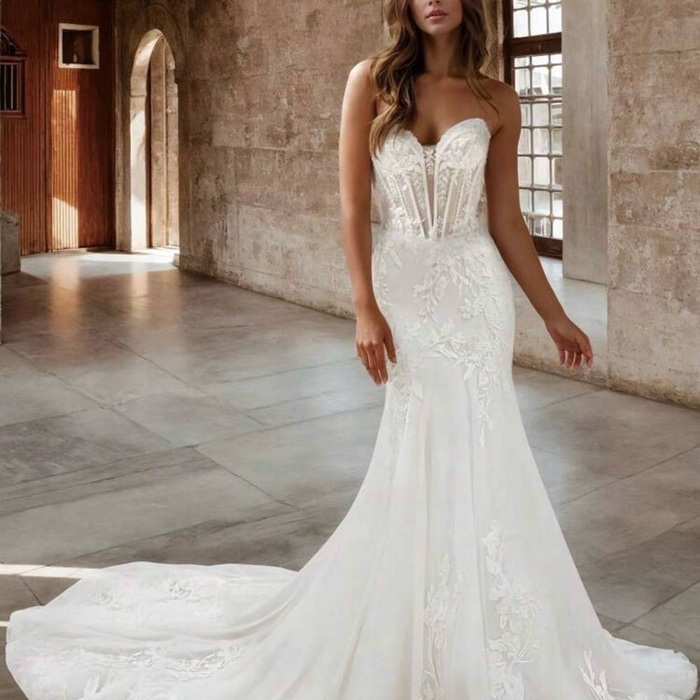 Elegant White Strapless Wedding Dress